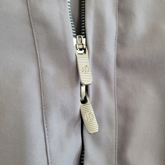 Lululemon Like A Glove Jacket, Dark Chrome Size 4 - Picture 4 of 9